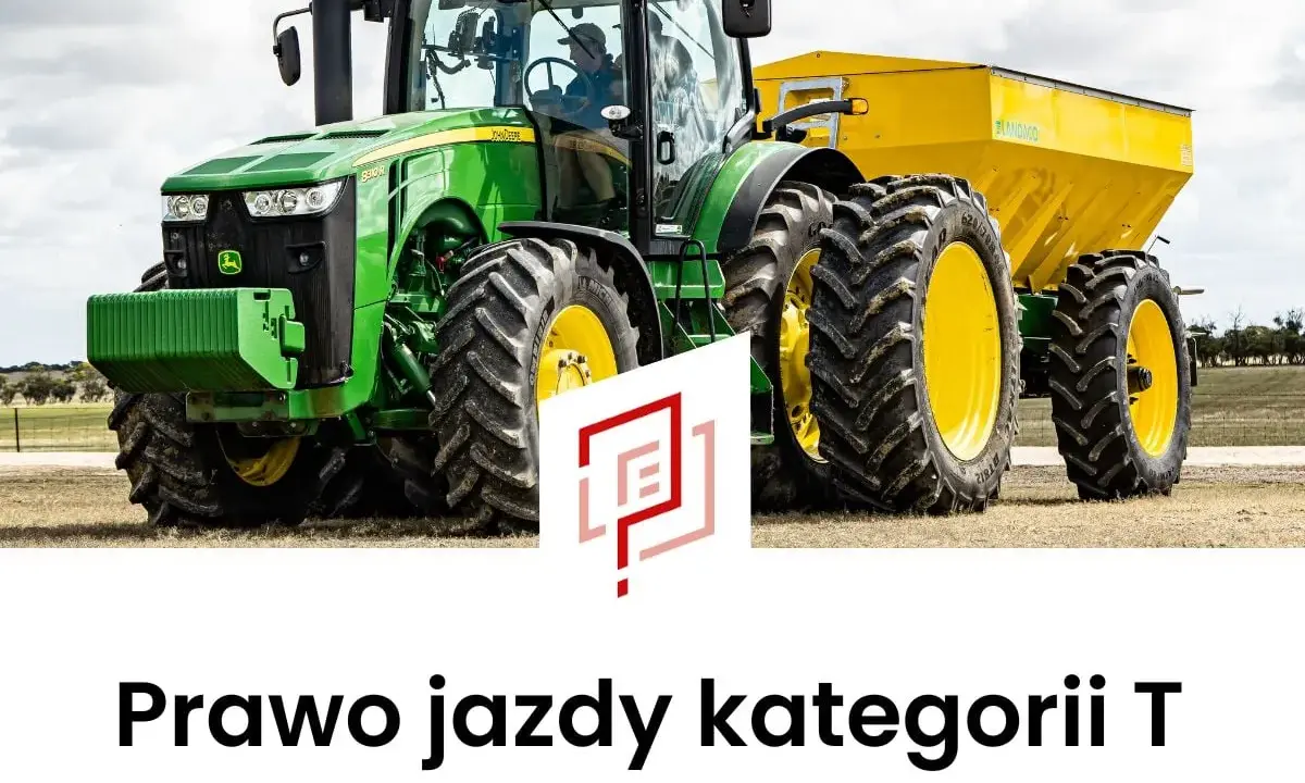 Zielony traktor z żółtym rozsiewaczem, gotowy do pracy na polu. Idealny do zdobycia prawa jazdy kategorii T.