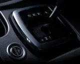 Dźwignia zmiany biegów w automacie, przycisk start/stop Ford Power. Wygodne biegi w automacie dla każdego kierowcy.