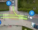 Kto ma pierwszeństwo na skrzyżowaniu? Samochód nr 2, potem nr 3, a na końcu nr 1.