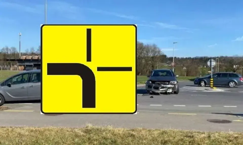 Znak informuje o skrzyżowaniu z pierwszeństwem łamanym. Wypadek na skrzyżowaniu, gdzie jeden z kierowców nie ustąpił pierwszeństwa.