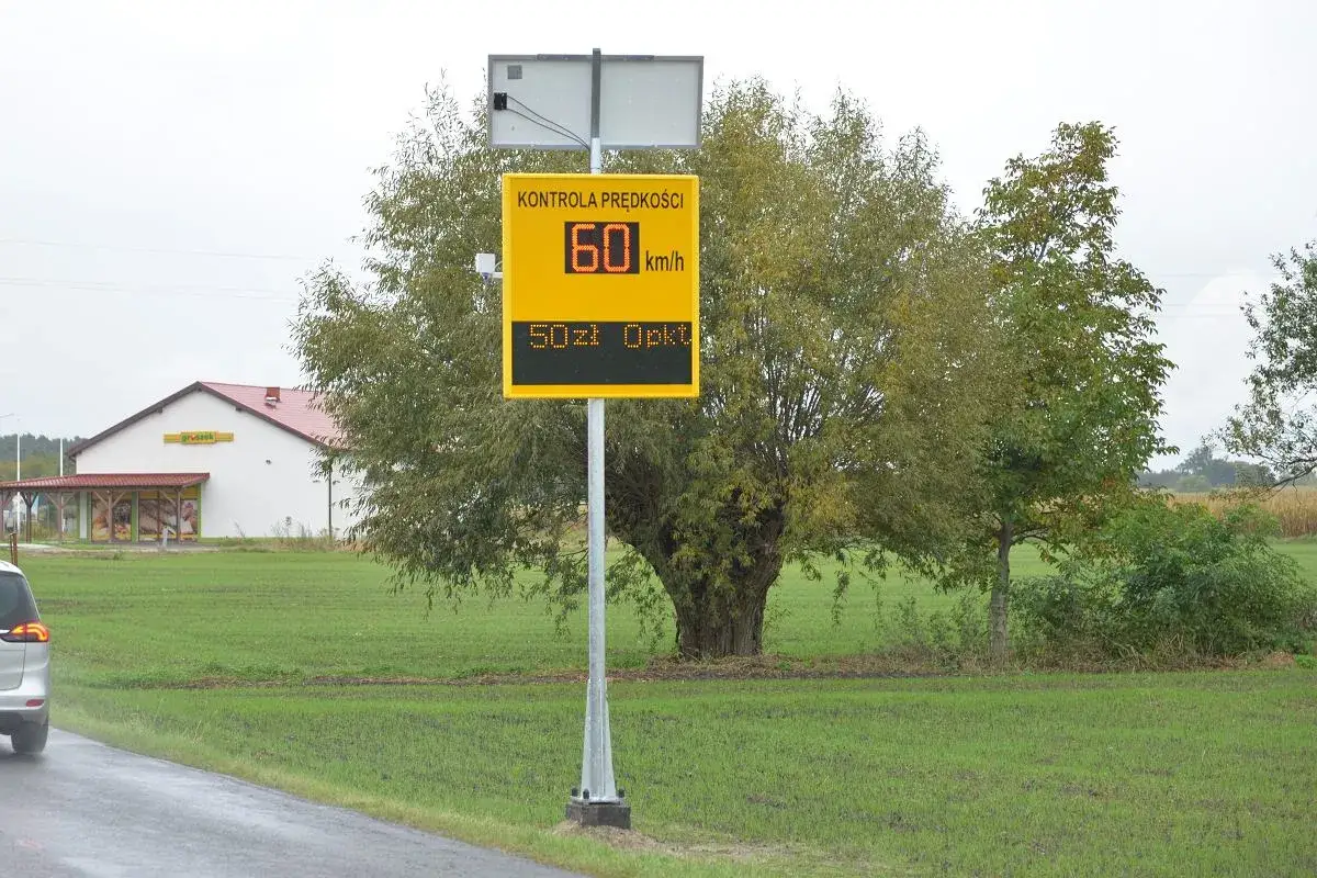 Fotoradar pokazuje 60 km/h. Uważaj, bo przekroczenie tej prędkości to 50 zł i punkty karne.